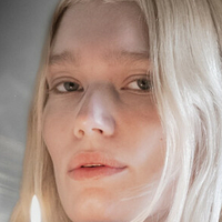 Dottirmodel Nude